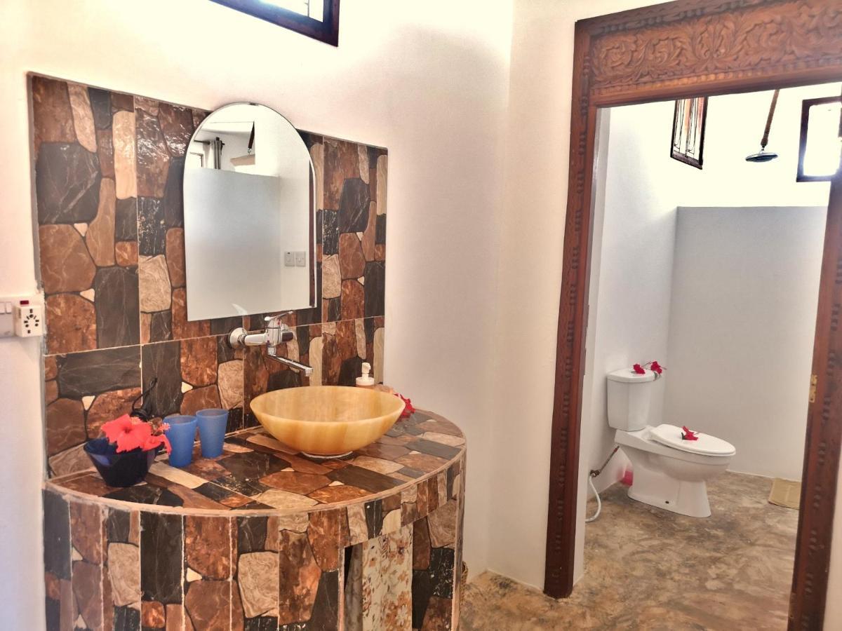 Moonshine Villa Hotel Pwani Mchangani Eksteriør bilde